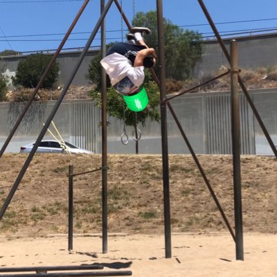 UsedTallCloud's tweet photo. @elliotrades @SuperVerse 

Super hat stays on

#NewProfilePic https://t.co/LviiNeWRW8