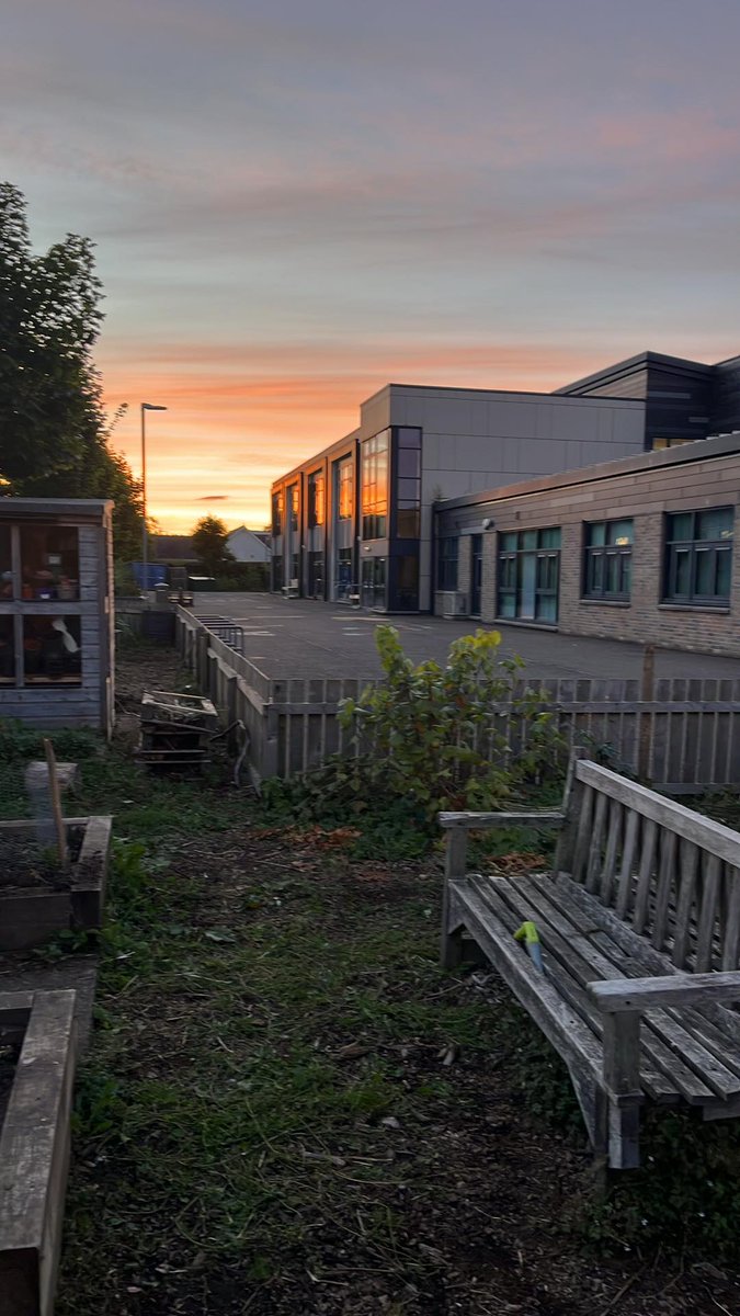 Extremely grateful for the local Woodcraft group who had a very productive evening in the school garden. What a difference! Well done all and thank you! <a href="/ST_NINIANS_PS/">St Ninians Primary School Stirling</a> @RHSSchools