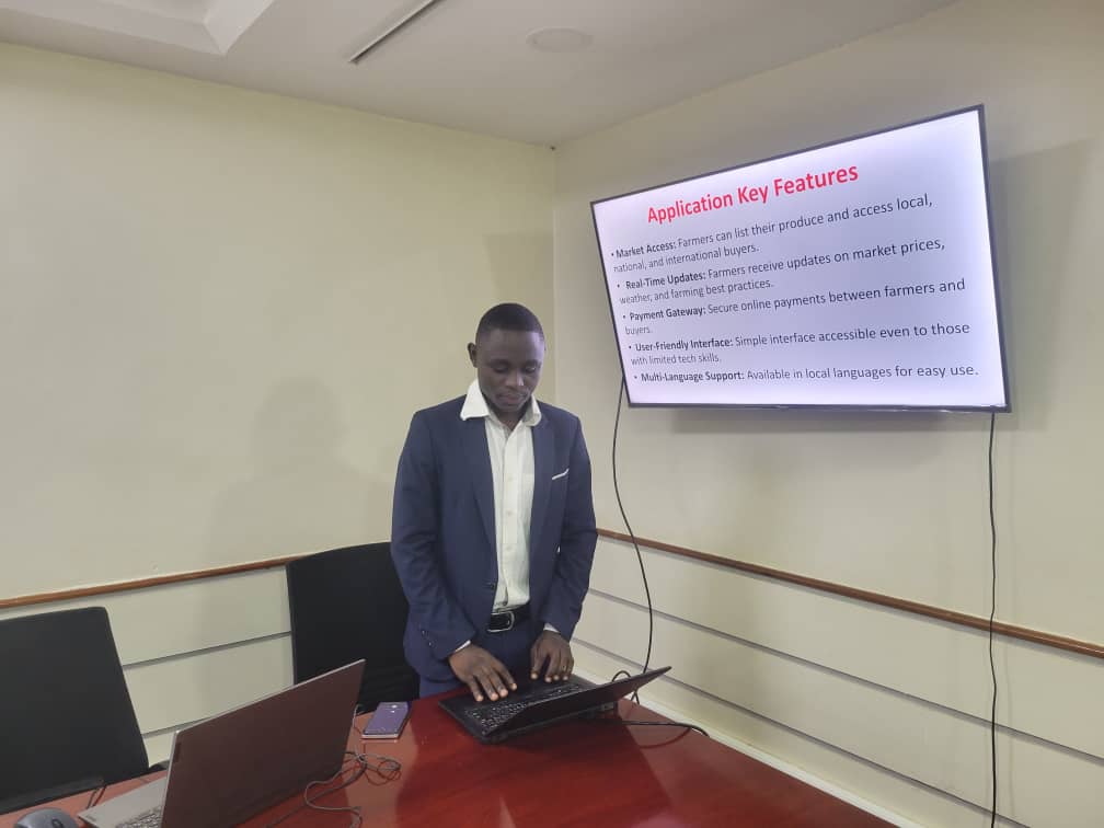 GoUseTech2's tweet image. our CEO had the honor of representing Go UseTech in a presentation to potential funders and donors who are looking to support the Farmers&apos; App. This innovative platform is designed to bridge the gap between farmers and buyers, enhancing productivity