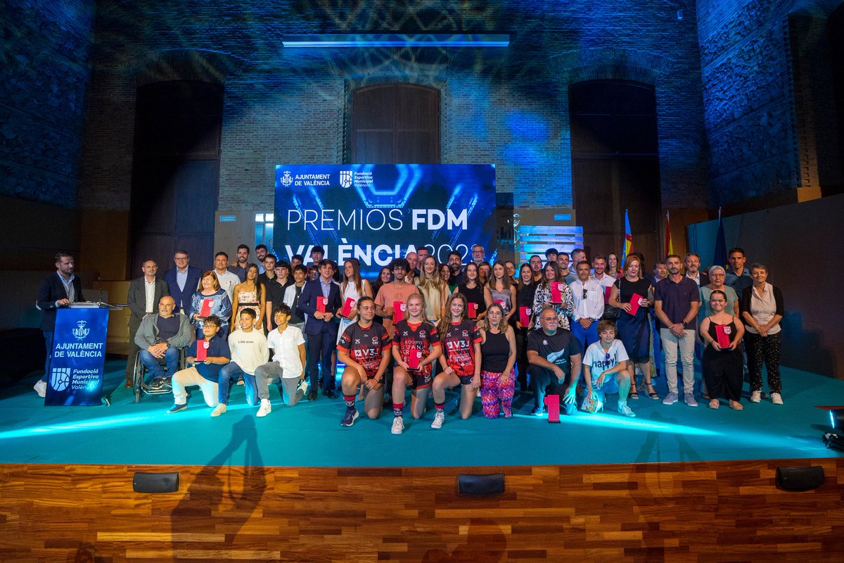 FDMValencia's tweet photo. 👏🏻¡Gracias a tod@s por hacer el deporte valenciano más grande!
🏆 Estos #PremiosFDM son vuestros 😍🥰 https://t.co/DqvrugQcOD