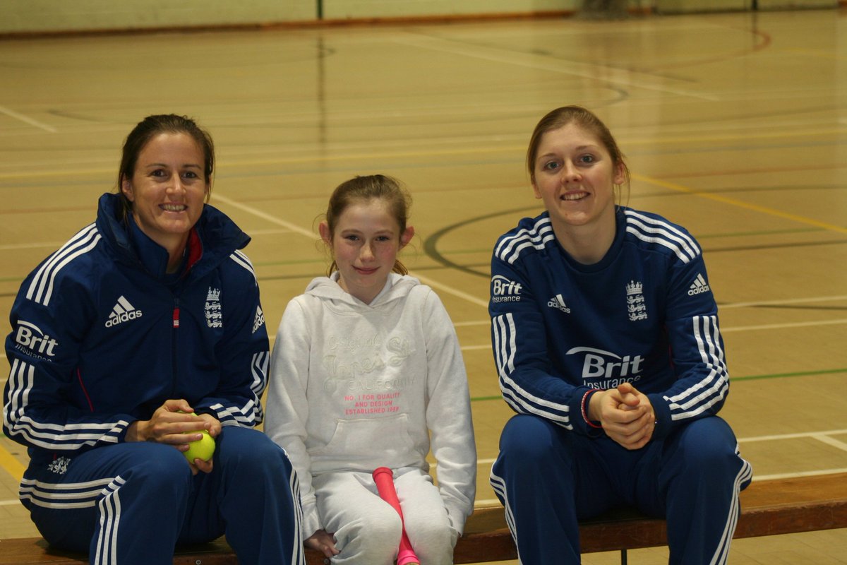 JayneEv1's tweet photo. @TheCricketerMag Something I'd completely forgotten about, @lydiagreenway meeting my daughter around 10 years ago! #girlscricket https://t.co/PeZDZ9OdAO