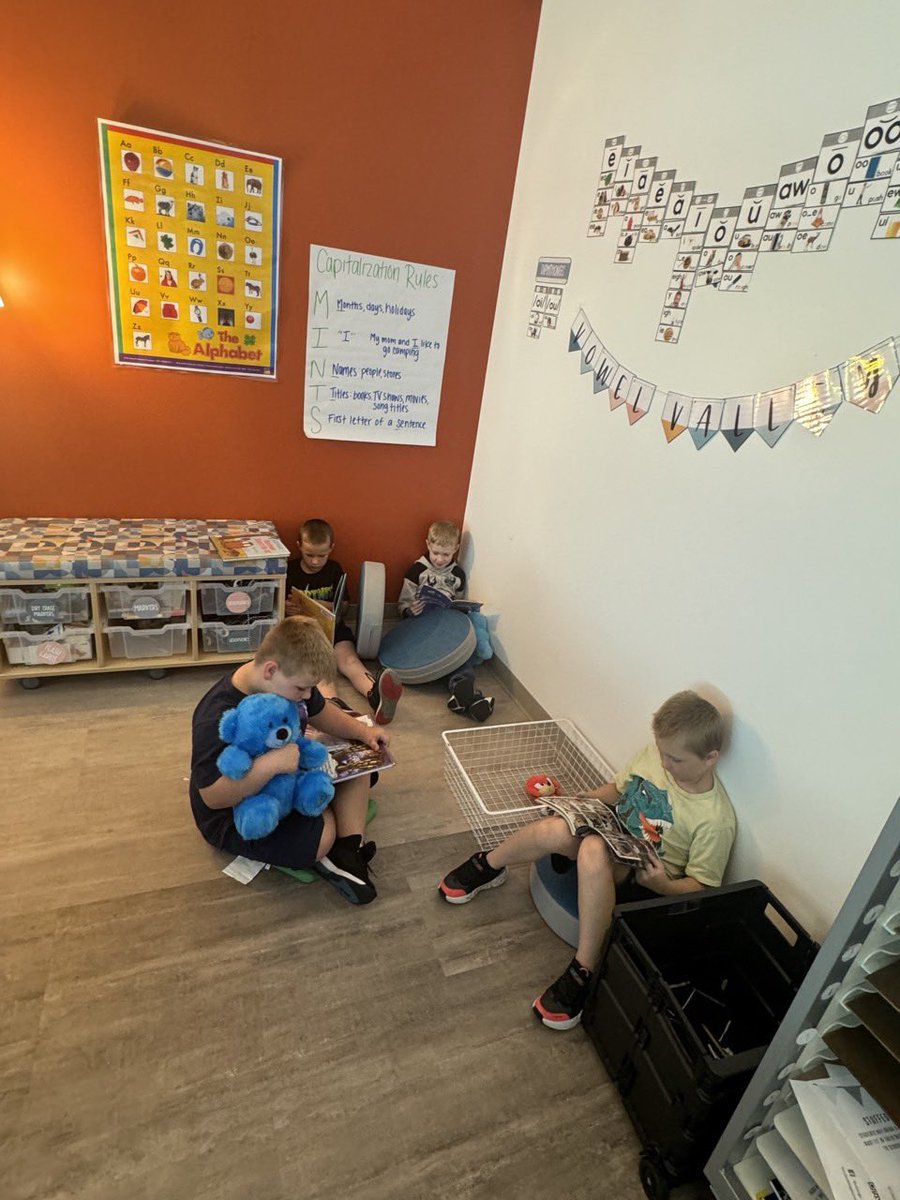 𝐃𝐫𝐨𝐩 𝐄𝐯𝐞𝐫𝐲𝐭𝐡𝐢𝐧𝐠 𝐚𝐧𝐝 𝐑𝐞𝐚𝐝 𝐃𝐚𝐲 <a href="/yorkelemeagles/">York Elementary</a> with Mrs. Vinyard’s class! #SPSreadtosucceed <a href="/klmalley/">Kara Malley</a>