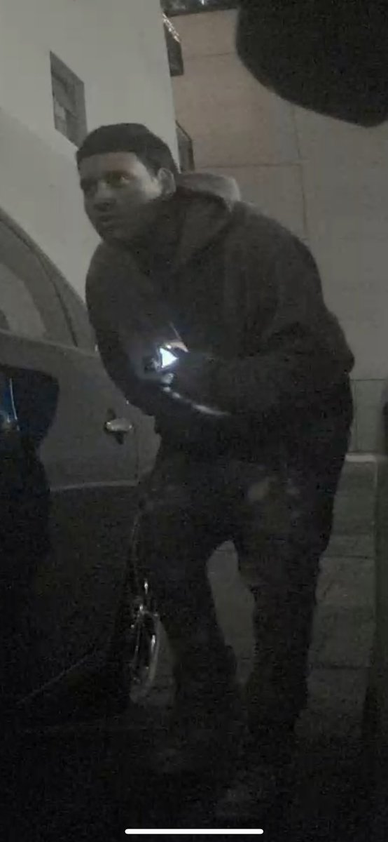 BrittMHill's tweet photo. My window was broken &amp; my purse got stolen Saturday night when I was out watching the #Selena movie with friends, in LA at Grand Hope Park. @stfoodcinema . Please help me share and find this guy. PLEASE 🙏🏼 @ABC7 @FoxNews @LAPDHQ @cnnbrk @ABC @LAPDOutreach @LAPDRuby @LAPDCARRANZA https://t.co/L1Bv9DEvUs