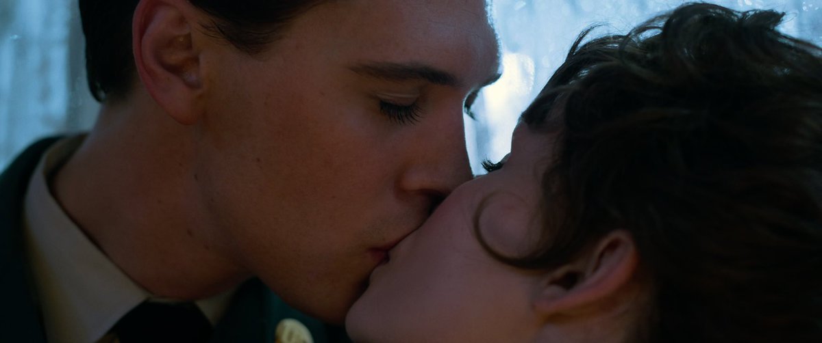 ComfyCinematic's tweet photo. Austin Butler and Olivia DeJonge in Elvis (2022) https://t.co/GZeJfDYCf0