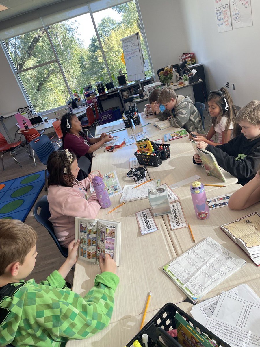 𝐃𝐫𝐨𝐩 𝐄𝐯𝐞𝐫𝐲𝐭𝐡𝐢𝐧𝐠 𝐚𝐧𝐝 𝐑𝐞𝐚𝐝 𝐃𝐚𝐲 <a href="/yorkelemeagles/">York Elementary</a> with Ms. Steinmetz’s class! #SPSreadtosucceed <a href="/klmalley/">Kara Malley</a>