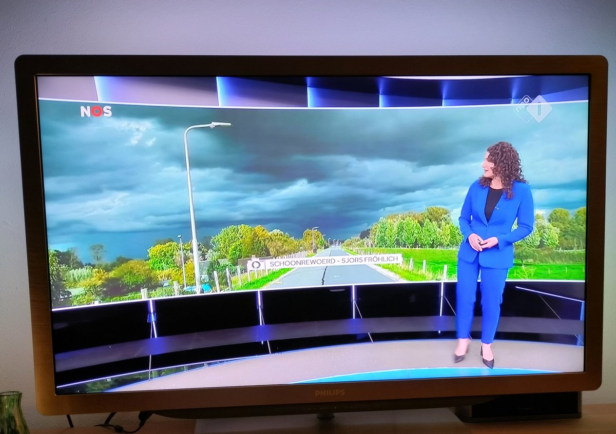 Leuk dat de #burgemeester van <a href="/Vijfheerenland/">Vijfheerenlanden</a> ook een weer foto heeft ingestuurd <a href="/nosnieuws/">NOSJournaal</a>  <a href="/SjorsFrohlich/">Sjors Fröhlich</a> #Diefdijk