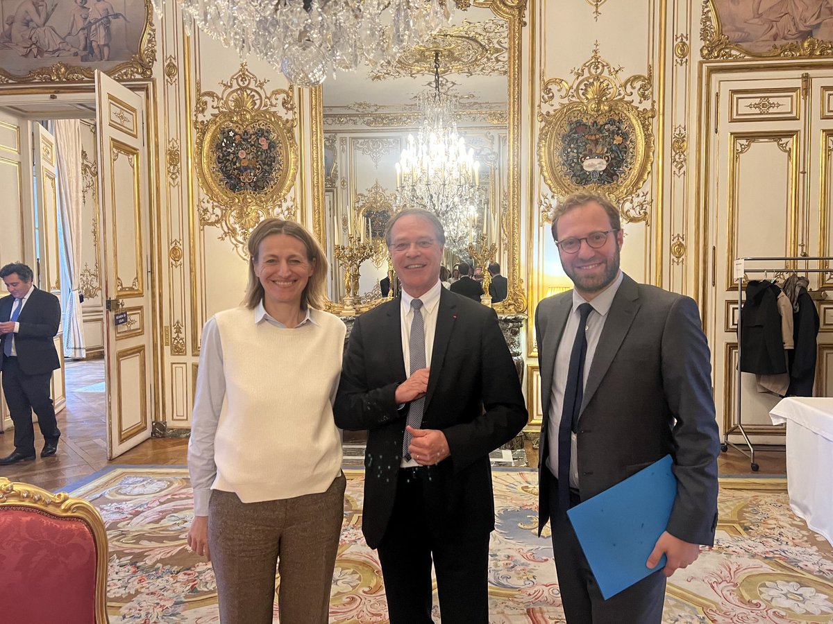 Premiers contacts entre ⁦<a href="/AsselinFasselin/">François Asselin</a>⁩ Pdt ⁦<a href="/CPMEnationale/">CPME</a>⁩ et la nouvelle ministre du travail ⁦<a href="/AstridPanosyan/">Astrid Panosyan-Bouvet</a>⁩ ainsi que le nouveau ministre de l’économie. situation de l’économie et réformes sociales à mener nourrissent les échanges…