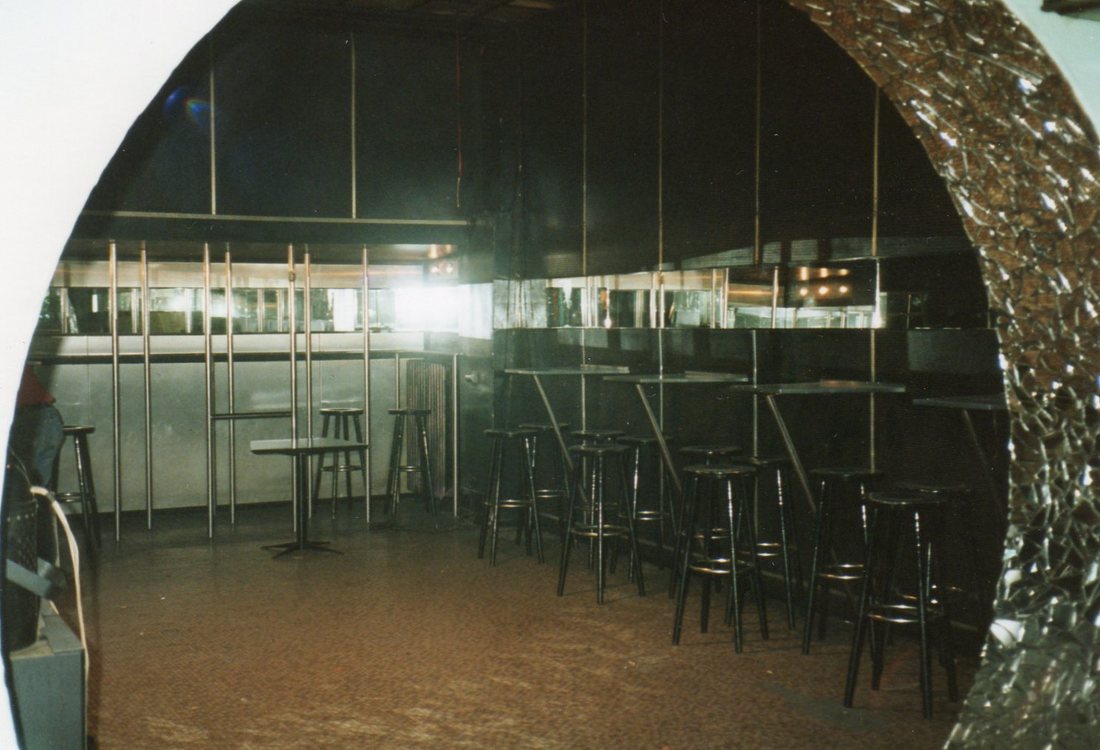 apetense's tweet photo. MUKKE 🎶 Mukke City's famous places: 
The “Subwoofer” is THE independent club on the western side of Mukke City. Inspired by the infamous West Berlin club “Dschungel” and built on the remains of an old jazz bar, its the owners, Boy Habicht 🐶 , most valuable project! ✨🎹 https://t.co/mjjubfQbdc