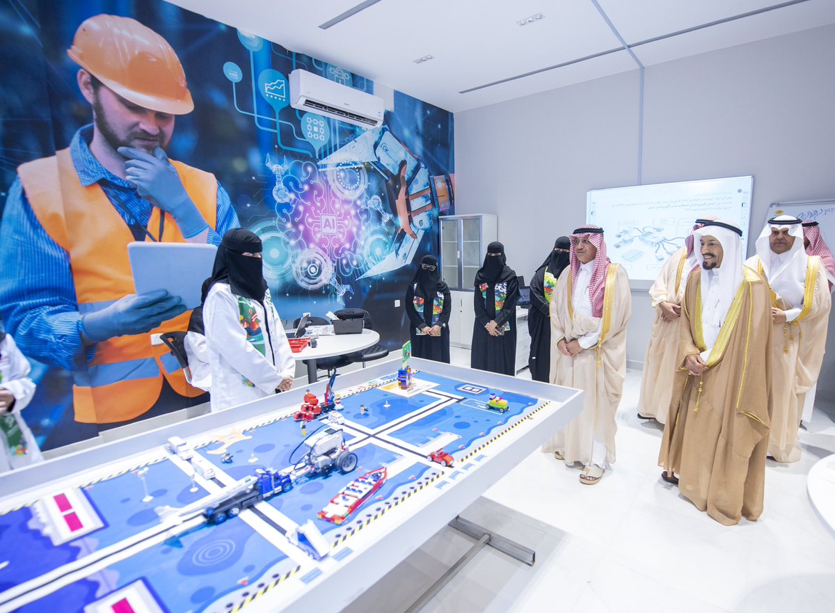 اطلاع l

معالي #وزير_التعليم يطلع على وقف الدكتور عبد الرحمن المشيقح التعليمي "مركز الدكتور عبدالرحمن المشيقح للبحث العلمي والابتكار" ويستمع لشرح مفصل من قبل مدير عام #تعليم_القصيم حول رسالة وهدف المركز؛ التي تستهدف احتضان المواهب الطلابية، وتعمل على تنميتها وتطويرها.