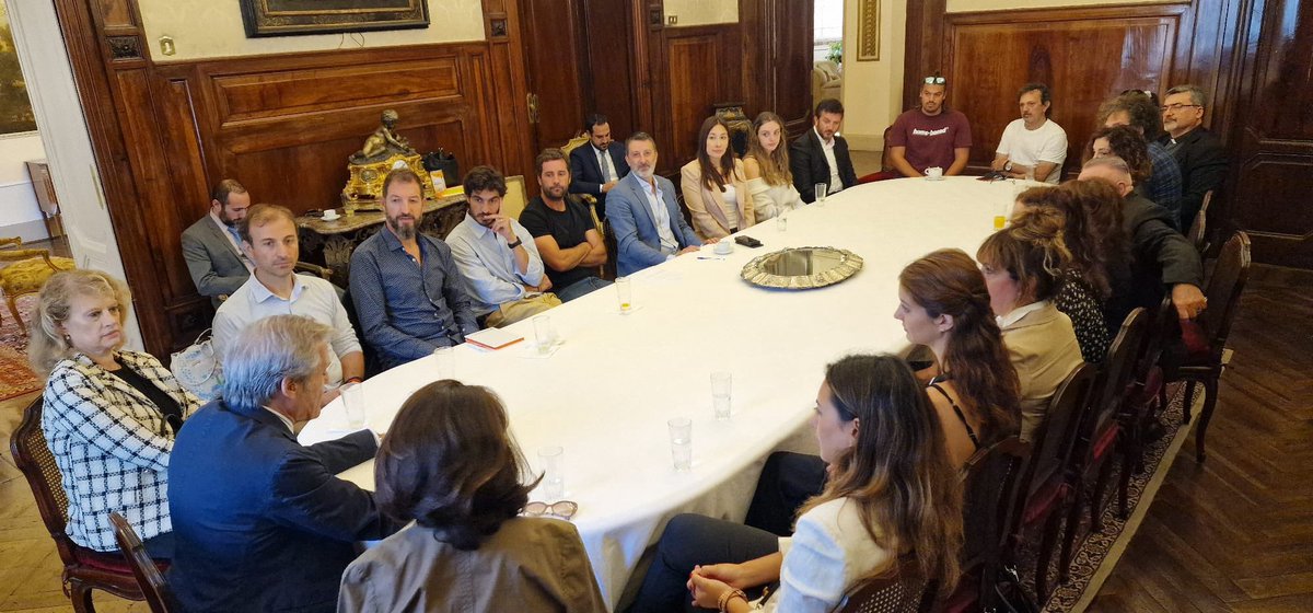 Organizamos el cuarto desayuno de networking con 🇦🇷 residentes en 🇮🇹Artistas, músicos, abogados, comerciantes, emprendedores, médicos entre tantos conciudadanos compartieron este momento. 

Vos también podés participar anotándote acá: bit.ly/4c4ntrS