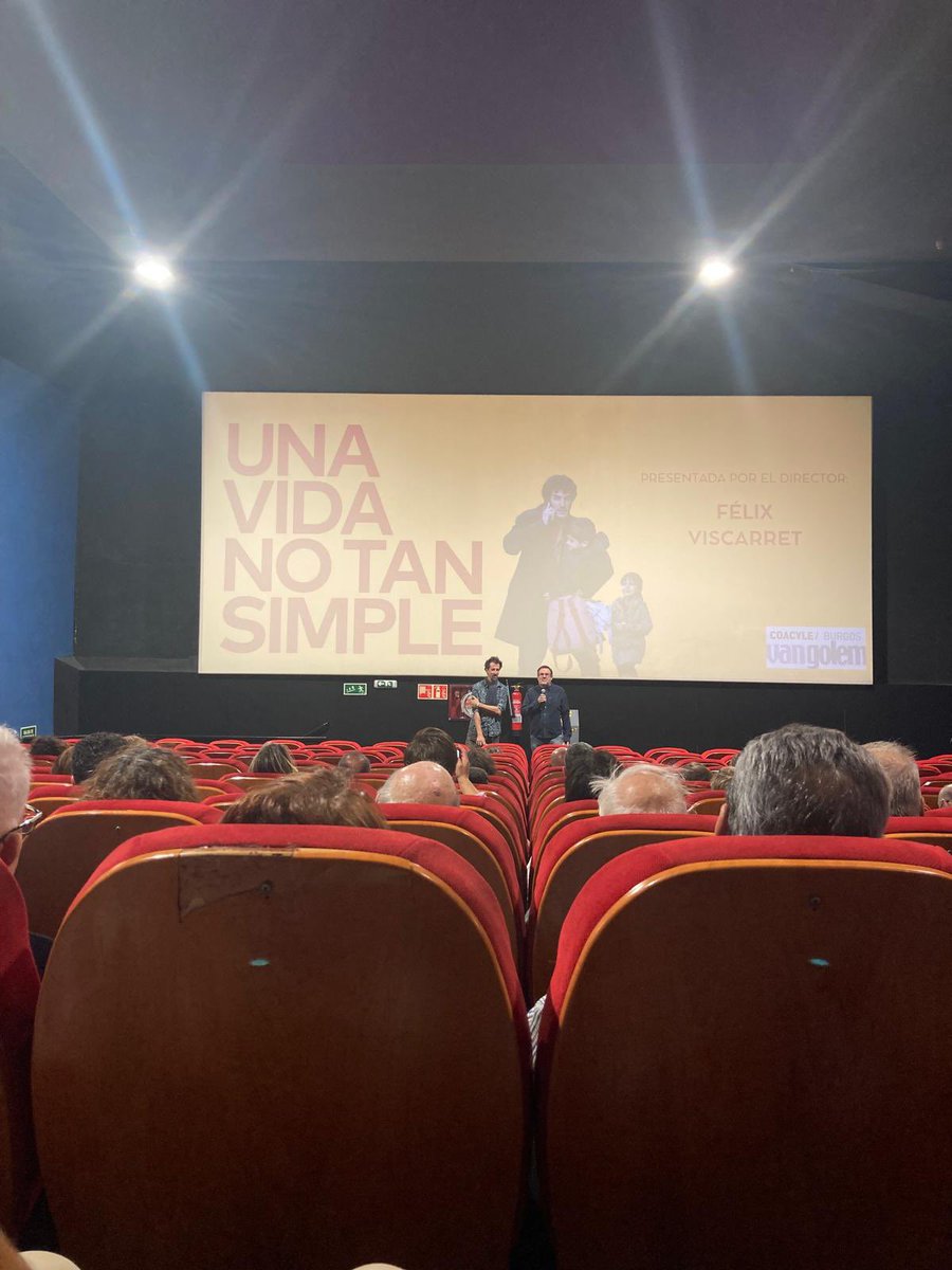 Hoy hemos celebrado con <a href="/COABurgos/">COABurgos</a> el Día Mundial de la Arquitectura con la proyección de la película #UnaVidaNoTanSimple y la presencia de su director, #FélixViscarret 💛.