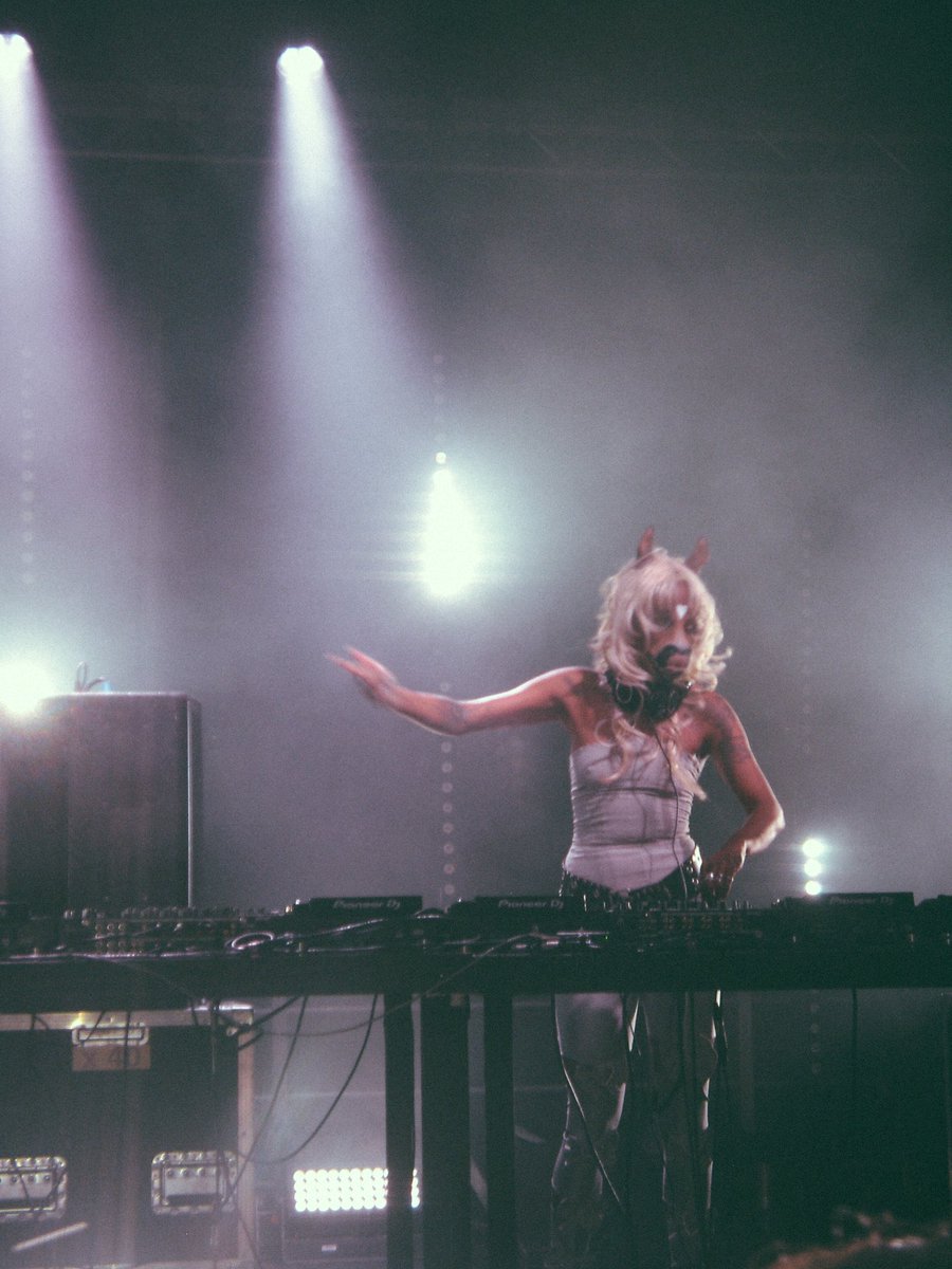 _getphunked's tweet image. horsegiirL // Gesaffelstein // BADBADNOTGOOD // Porter Robinson ~~~ September i love u