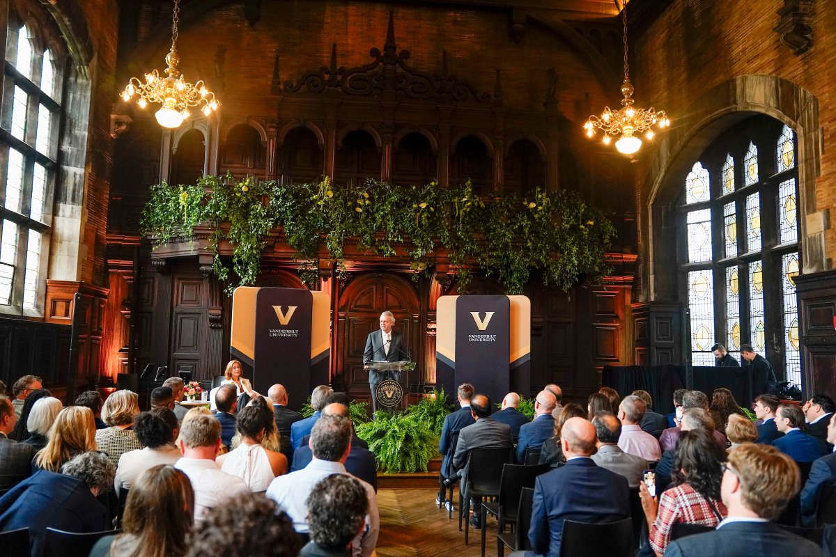 VanderbiltU's tweet photo. At an event today in Chelsea, Vanderbilt announced the exploration of an enhanced presence in New York City.

Building on the success of engagement efforts in the city, Vanderbilt has entered into a lease of a historic campus in the heart of Manhattan: https://t.co/h48Ceham6h https://t.co/uS2KFTsATo