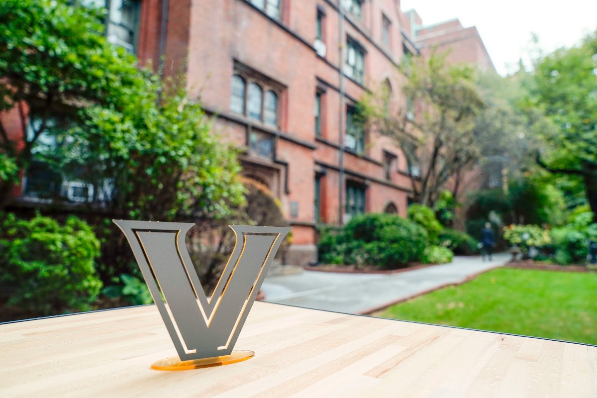 VanderbiltU's tweet photo. At an event today in Chelsea, Vanderbilt announced the exploration of an enhanced presence in New York City.

Building on the success of engagement efforts in the city, Vanderbilt has entered into a lease of a historic campus in the heart of Manhattan: https://t.co/h48Ceham6h https://t.co/uS2KFTsATo