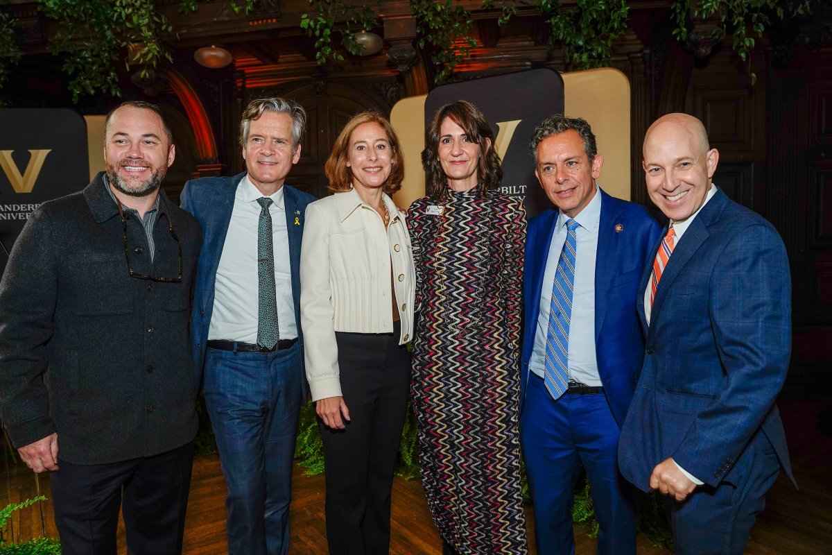 VanderbiltU's tweet photo. At an event today in Chelsea, Vanderbilt announced the exploration of an enhanced presence in New York City.

Building on the success of engagement efforts in the city, Vanderbilt has entered into a lease of a historic campus in the heart of Manhattan: https://t.co/h48Ceham6h https://t.co/uS2KFTsATo