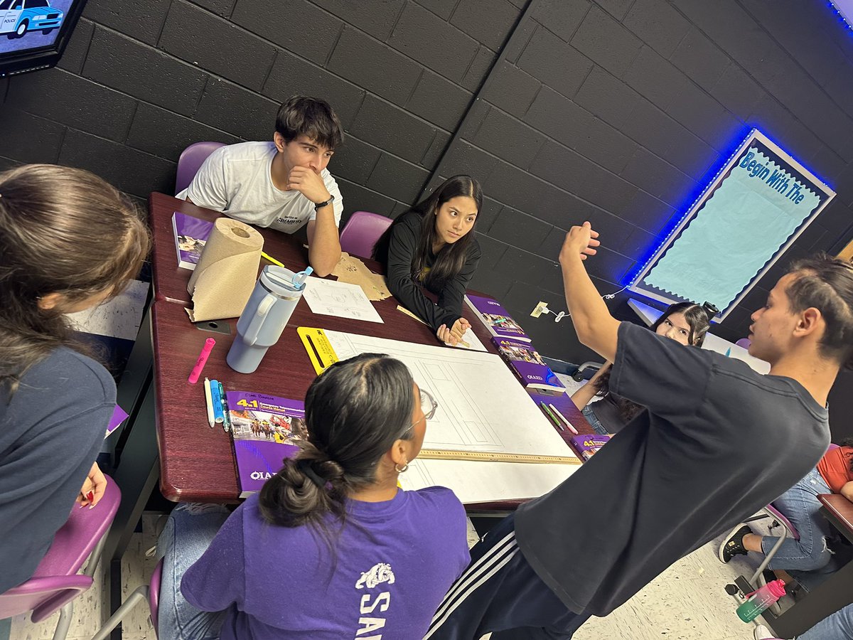 Emergency Telecommunications class in training for their 911 dispatching certification. Mapping activity. The importance of understanding routes and street in order to dispatch your first responders. 🫡 <a href="/McAllenISDCTE/">McAllen ISD CTE</a> <a href="/McAllenISD/">McAllen ISD</a> <a href="/EcAchieve/">Achieve Early College High School</a>
