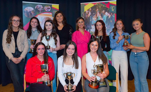 stcatherineseng's tweet image. We are very proud of the results achieved by our Class of ‘24! Beth, pictured here receiving The Kinlen Cup for English (back row to the right of Mrs Rennie in pink) is off to do LAW @QUBelfast! #teameng