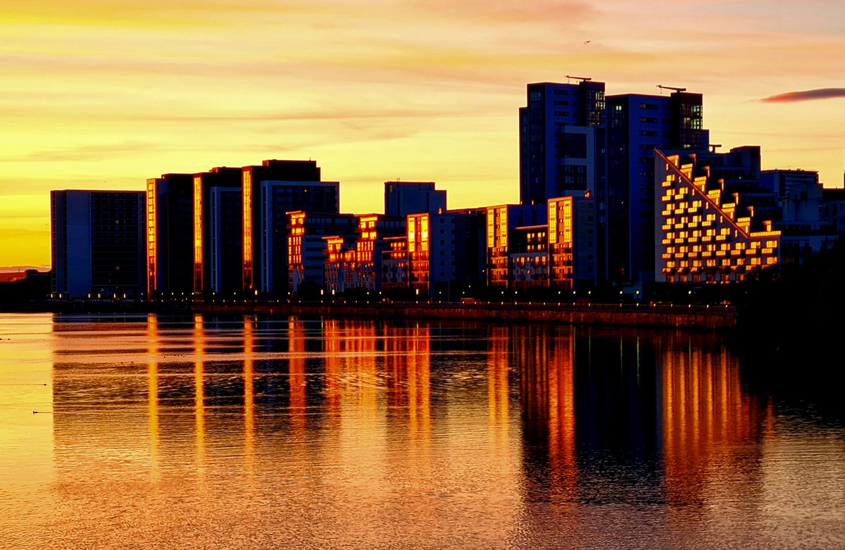 Glasgow Harbour at sunset tonight.

#glasgow #glasgowharbour #sunset #glasgowsunset #glasgowtoday #reflections #theclyde