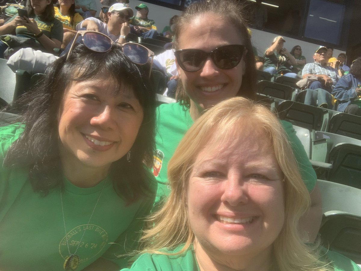 MrsAsFan1's tweet photo. #AtTheColiseum https://t.co/pNXFw4y228