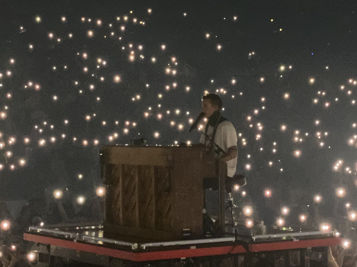 elliotatbest's tweet photo. my personal favorite i got of tyler from #clancyboston n2- forever grateful for this band and our fan base https://t.co/cRlpOZDujH