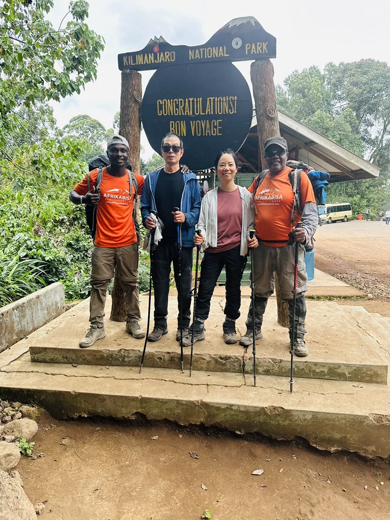 hendryteweli's tweet photo. Mount Kilimanjaro, Uhuru Peak Done and Dusted🥾⛰️

Welcome back Ann and Aiyong Wu. After 7 days of dust and hiking the team of Afrikabisa is back with successful summit.

Pole pole, Hakuna Matata ⛰️💪

https://t.co/51xGwBR0nU https://t.co/t2HhYhF4Rt