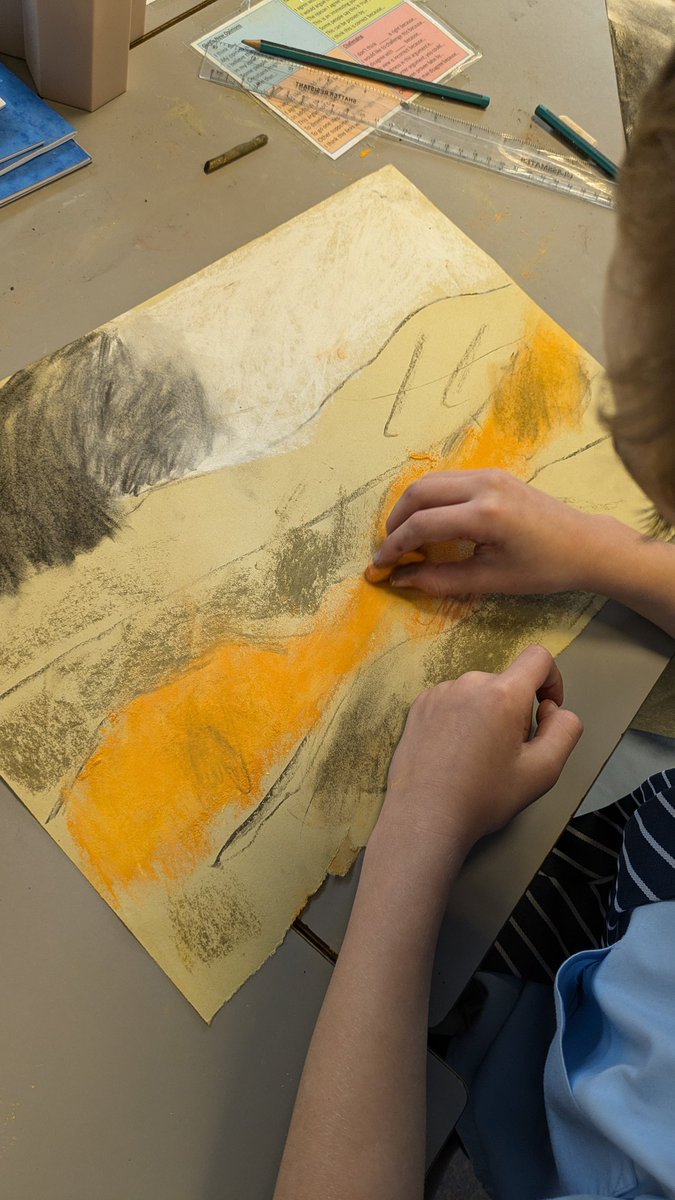 Y3 <a href="/stvincentsacton/">St Vincent's</a> rocking #paulnash landscapes
#ww1
#primaryartkpo