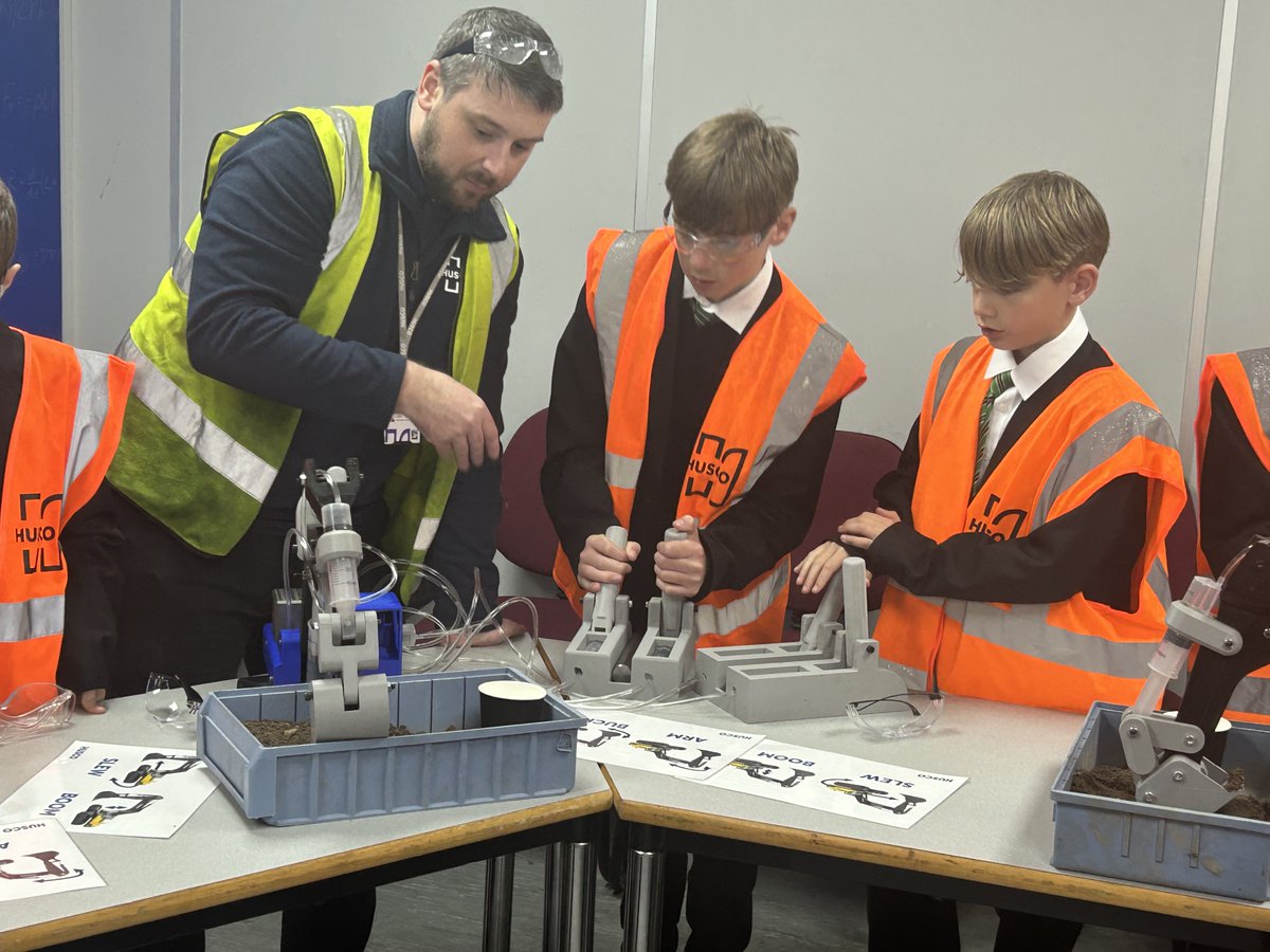 HuscoIntl's tweet photo. Thank you to everyone who attended our open house in celebration of UK National Manufacturing Day!
We had a fantastic turnout and were proud to educate and inspire the next generation about the exciting opportunities available in fluid power.
#UKMfgDay #Runcorn #Husco https://t.co/byM7So1Em9