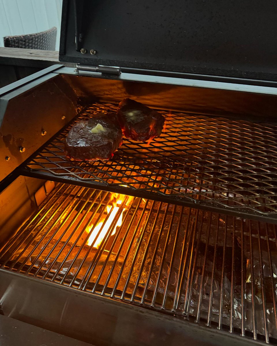 yodersmokers's tweet image. 📷 by @meatmasterwayne: &quot;Breaking in the new Yoder ys 640 . Wow what a difference, this grill is bad ass. Nicely reverse seared  prime ribeyes. Meater kept an eye on the internal temperature. Perfect medium rare, wood fired perfection.&quot;
.
#yodersmokers #yodersmoker #meatermade