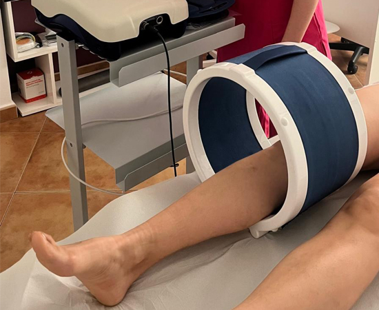 MathiasChu's tweet photo. Me parece que es hora de que los kinesiólogos dejen de robarnos con esta maquinita que no hace una verga https://t.co/wLORfFEDG3