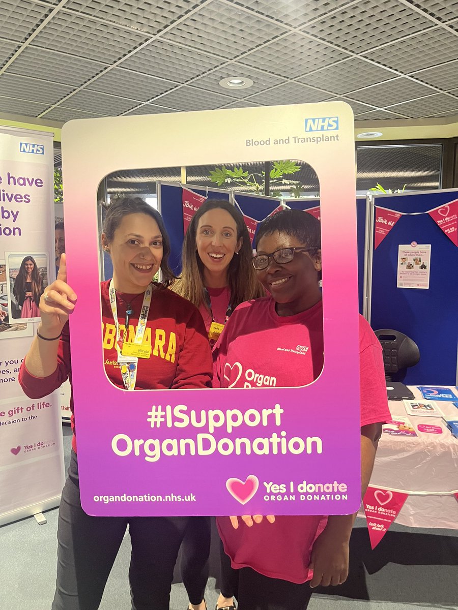McintyreAisling's tweet photo. My colleague Rachel and I had another great day promoting organ donation @RBandH and @ChelwestFT
Lots of interesting discussions about organ donation. Thank you to everyone who stopped by to show their support πππ#LODSTdoesODweek @London_ODT https://t.co/MkVx7IacJm