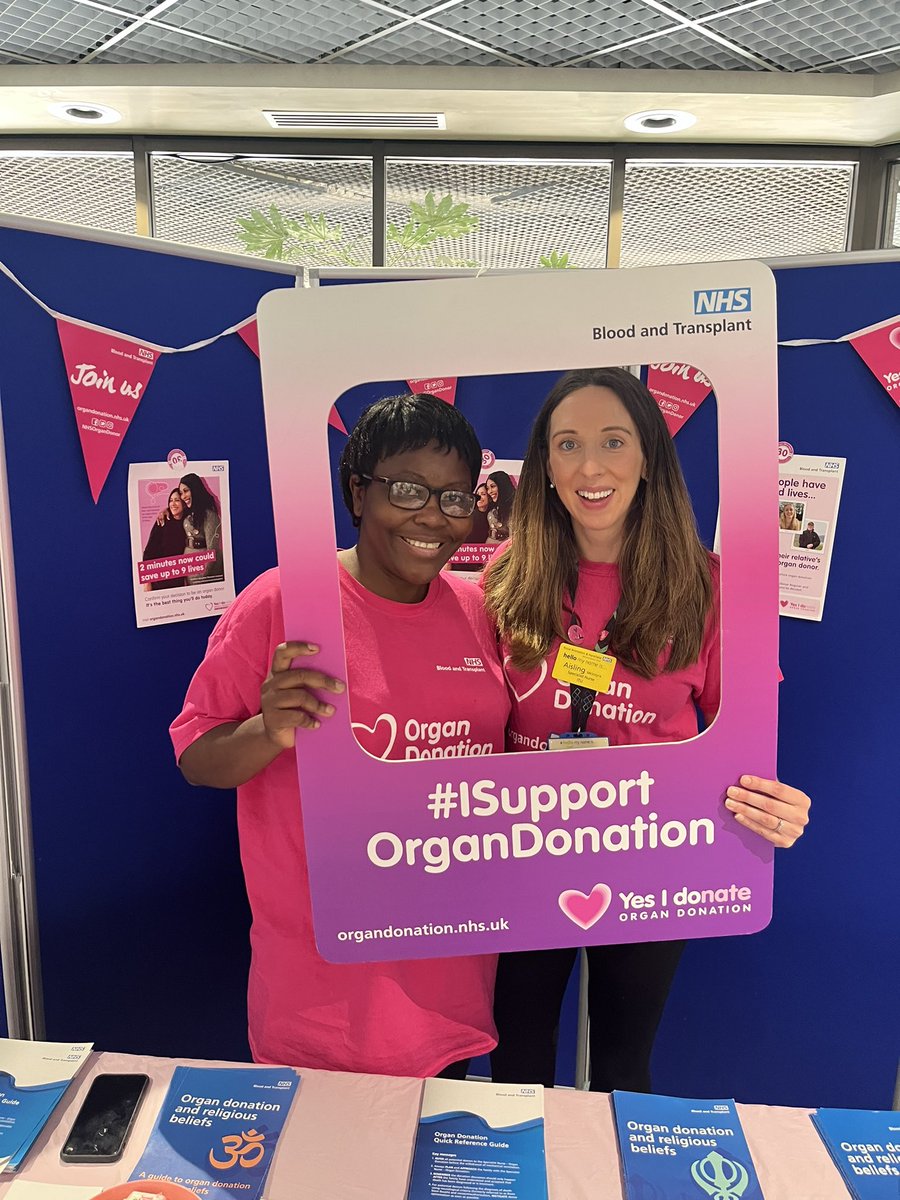 McintyreAisling's tweet photo. My colleague Rachel and I had another great day promoting organ donation @RBandH and @ChelwestFT
Lots of interesting discussions about organ donation. Thank you to everyone who stopped by to show their support πππ#LODSTdoesODweek @London_ODT https://t.co/MkVx7IacJm