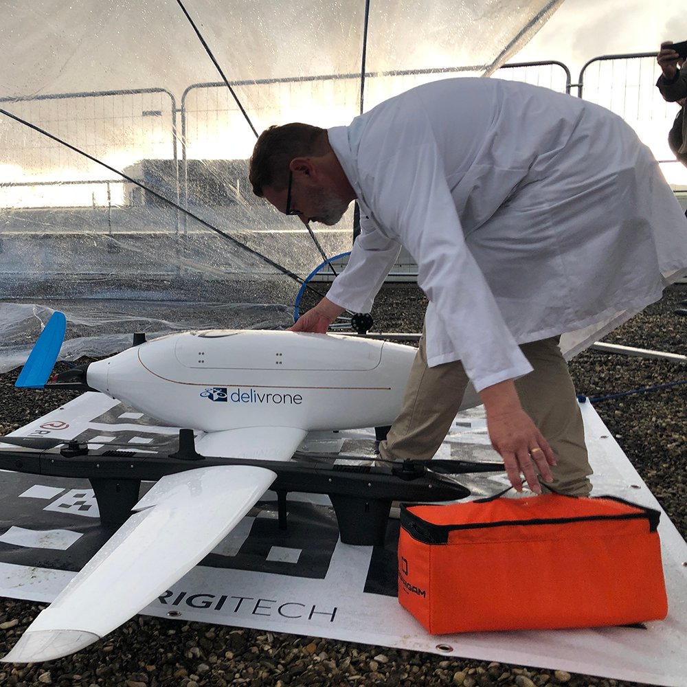 CHUAmiens's tweet photo. [🛩️#Inauguration] Ce jeudi 26 septembre, le projet Air GHT a été inauguré au #CHUAmiens

➡️ Les objectifs :
👉Logistique médicale décarbonée
👉Accès aux soins performant
👉Organisations adaptées aux besoins en santé
👉Solutions innovantes

⬇️+D'INFOS⬇️
https://t.co/fvN4ZWApss https://t.co/gSU2QcVuc3
