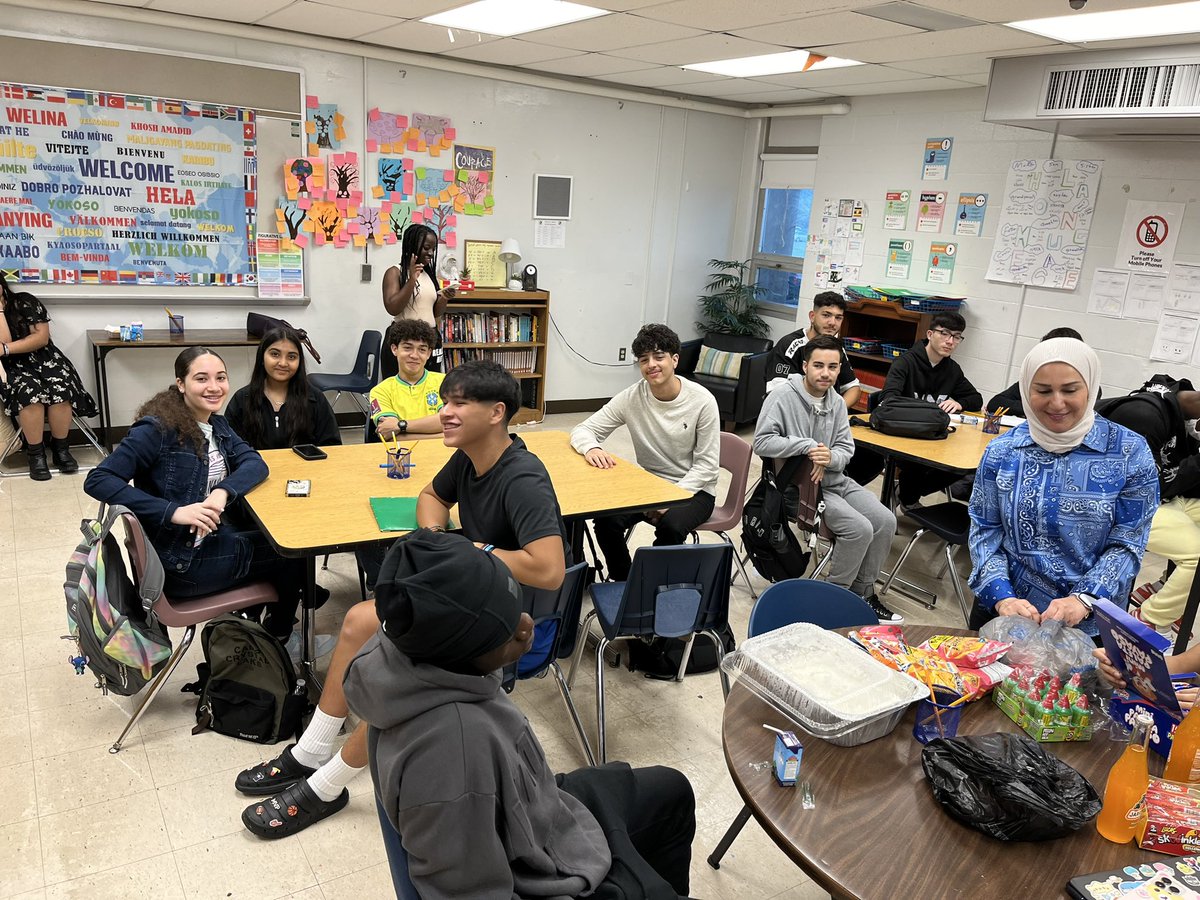 MooreMustangsML's tweet photo. Have I mentioned how much I love my marvelous multilingual Mustangs?!? More classroom visits today. I can’t wait to see all their growth on this year’s ACCESS test. They are ready! #jcpsML #MooreML https://t.co/ovtx5vK1eM