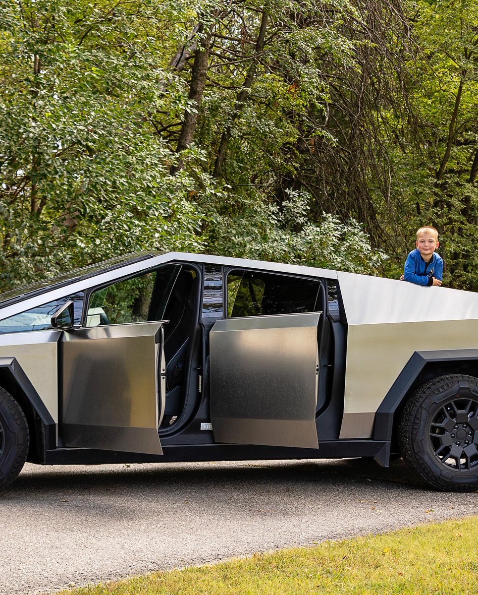 dlbarrett1's tweet photo. When your grandson is obsessed with everything @Tesla, you rent a Cybertruck for his 5th birthday. Thank you to @elonmusk for inspiring the next generation!  Riding in the Cybertruck was icing on the cake for this birthday boy.  #obsessedwithtesla #teslacybertruck #teslafamily https://t.co/q0k0QP01iX