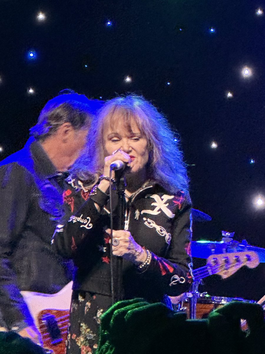 indubitably420's tweet photo. I must not think bad thoughts~~~
Seeing @Xtheband last night was pretty, pretty cooooool. Exene and John Doe rocking great outfits as always https://t.co/LCSk911ALM