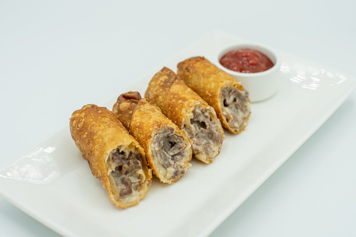 ChanksUSA's tweet photo. 🚨 BOGO ALERT! 🚨
🎉 Get 12 egg rolls for just $9.99 with our Buy 1, Get 1 FREE deal on Philly Cheesesteak OR Buffalo Chicken Egg Rolls! 🙌

#eggrolls #phillycheesesteak #buffalochicken https://t.co/2zZ6HLH2mw