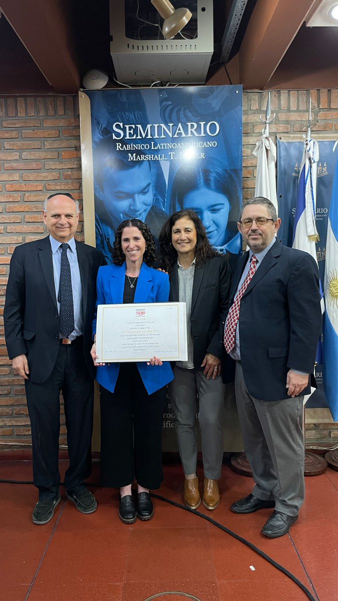 Felicitamos y bendecimos a Dalia Siman, flamante Rabina. Que D-s la guíe y apoye en su tarea sagrada.