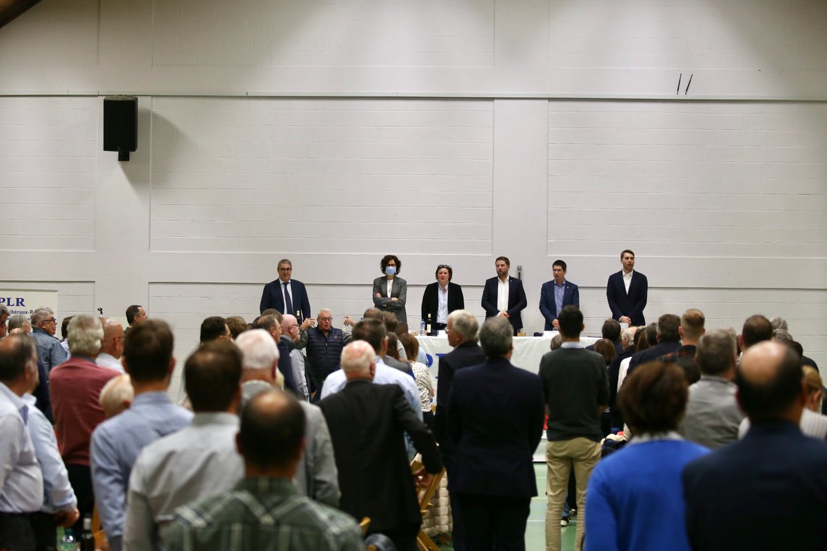 VincentArlettaz's tweet photo. 🔵 #PLRVD – Et c'est déjà la fin du congrès du @PLR_VD, comme d'habitude, avec l'hymne vaudois.
#Vaud https://t.co/A1qBpajE5j