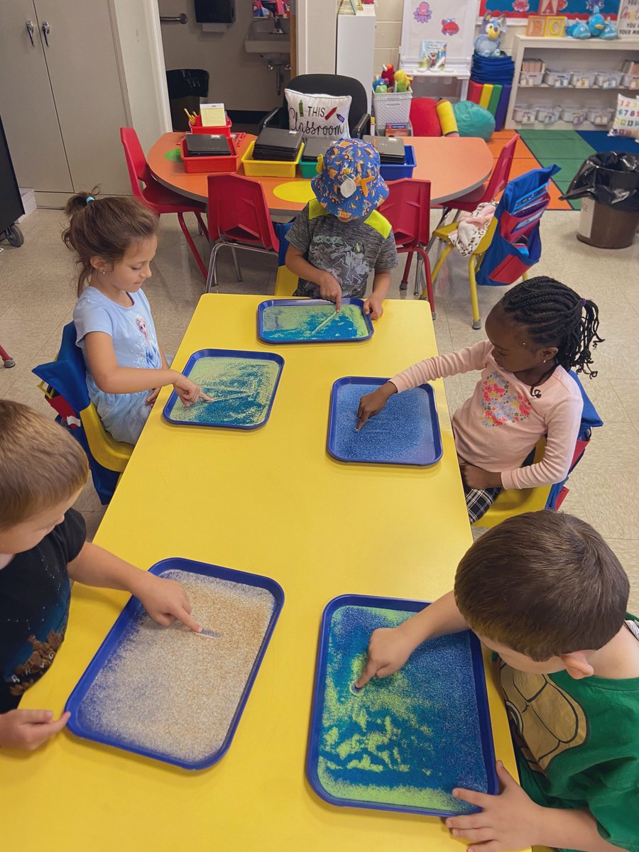 Miss_Arabio's tweet photo. A great morning in Kindergarten! We had a ton of fun practicing our letters in sand. @MLopusznick @mrsshappirio #OTES https://t.co/h5d8SQfzdK