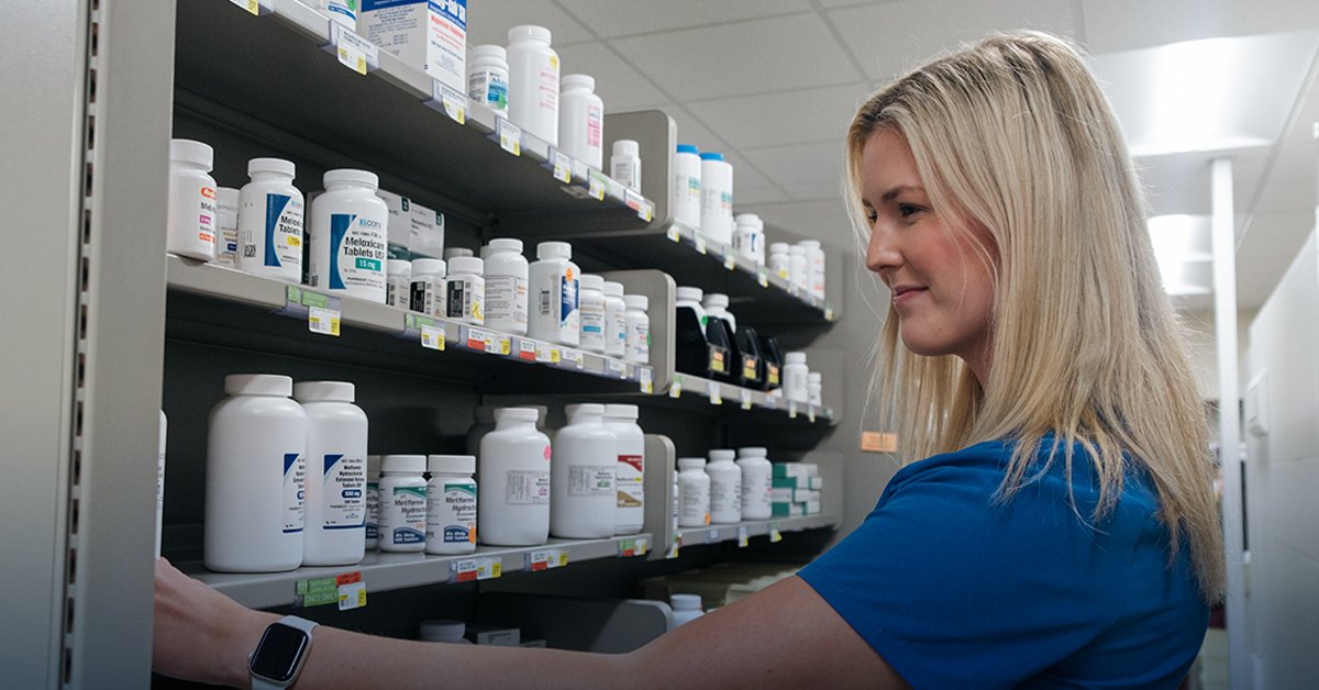 vacareers's tweet photo. Pharmacy professionals are crucial to the recovery process for many of our #Veterans. Come #WorkAtVA and apply your skills in new ways. Learn more and find your #pharmacist or pharmacy technician #career today: https://t.co/MnC8Y5qEHO https://t.co/Ygxj2MQylE