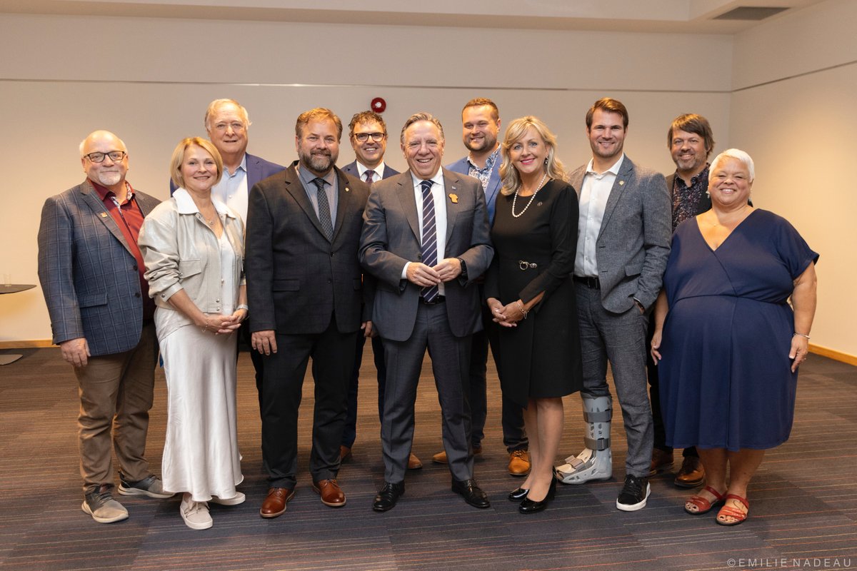 francoislegault's tweet photo. J’étais au congrès annuel de la @FQMenligne avec la ministre @AndreeLaforest. On va lancer un programme pour soutenir les commerces de proximité dans les municipalités plus éloignées, avec une aide plus importante pour les milieux dévitalisés. Continuons de travailler ensemble pour les régions du Québec!