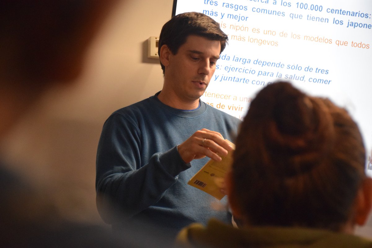 jjconti's tweet photo. Leí tres capítulos de Popit en una charla titulada Herramientas para un cerebro saludable. Interesante sacar el libro fuera de área de confort. https://t.co/RNsqw38W6o