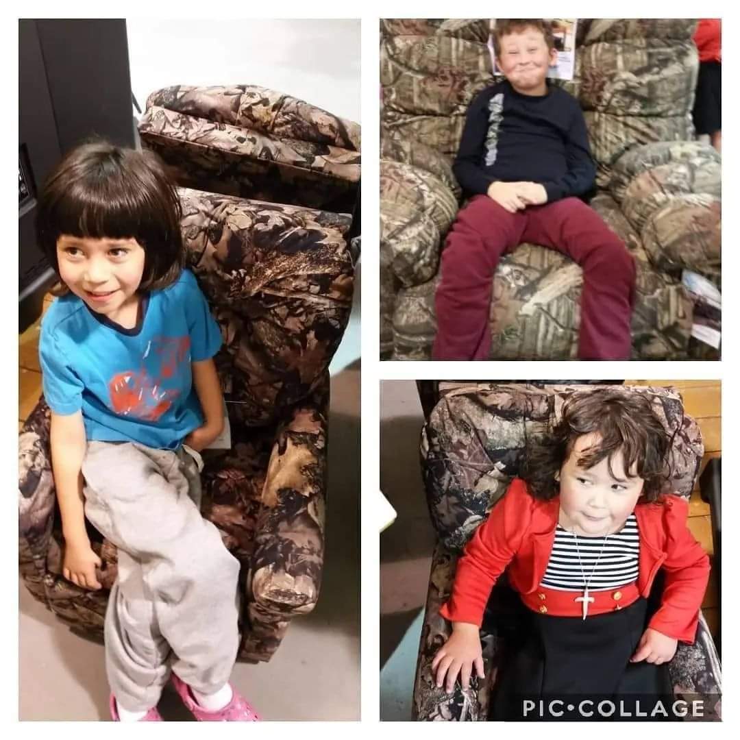 9 yrs ago today I woke up with my children for the last time. 
They ate their last breakfast with their daddy. 
We tried lavender ice cream. 
The kids found a chair they all liked. 
I had my last meal with my kids. 
They left for a overnight
Ticktockticktockticktockticktocktick