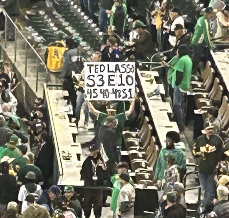 korkedbats's tweet photo. Our hearts are with you today, Oakland. 💚💛 https://t.co/ulqmV2UkGS