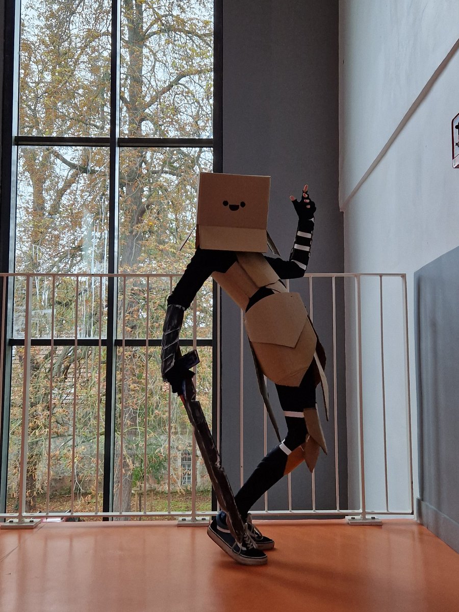 scandiumxp's tweet photo. Nouveau cosplay !!!
#art #oc #cosplay #cardboard #knight #knightarmor #dynamicpose #referenceposes #sillyfaces https://t.co/GoNuzuoonM
