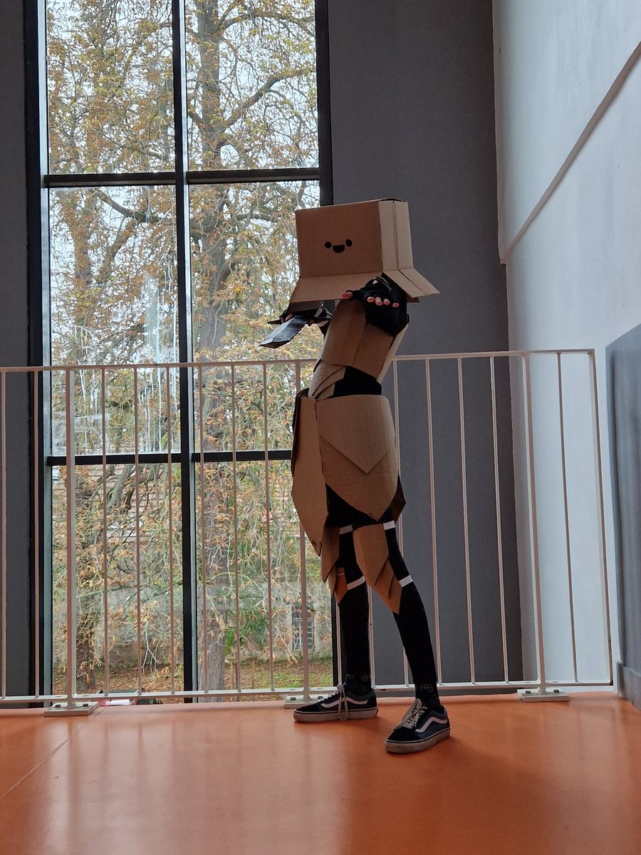 scandiumxp's tweet photo. Nouveau cosplay !!!
#art #oc #cosplay #cardboard #knight #knightarmor #dynamicpose #referenceposes #sillyfaces https://t.co/GoNuzuoonM