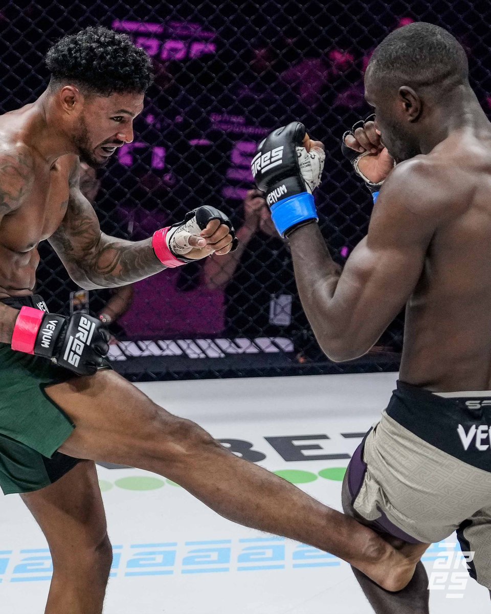 ares_fighting's tweet photo. What a fight!
A barrage of strikes over 3 rounds ends with a brutal TKO. Hats off to both fighters! 👏💥

🎥 Live on @ufcfightpass &amp; @canalplussport
#ARES25 https://t.co/AsbUeXjM8k