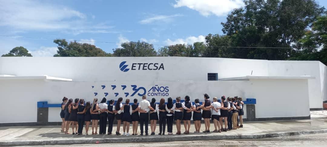 30 años de unión, creatividad, compromiso, profesionalidad y de aportes para el avance en la #TransformaciónDigital desde la red comercial en una provincia que no detiene su marcha. <a href="/ETECSA_Cuba/">ETECSA</a> #SanctiSpíritusEnMarcha
#30AñosContigo 

<a href="/MayraArevich/">Mayra Arevich Marín 🇨🇺</a> 
<a href="/taniavel76/">Tania Velazquez</a> 
<a href="/LidiaHid/">Lidia E. Hidalgo Rodríguez 🇨🇺🇨🇺♥️</a>