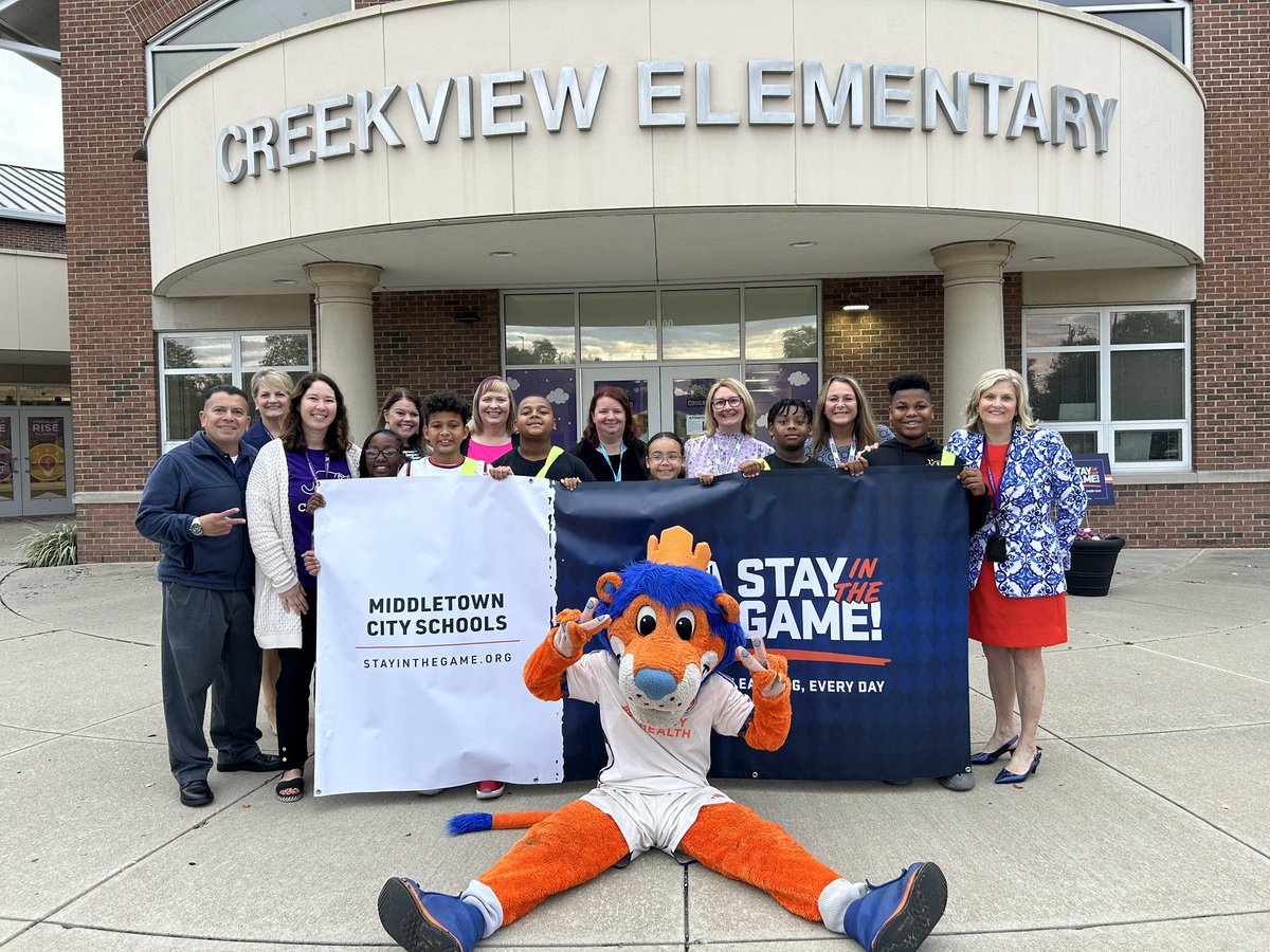 Gary welcomed Creekview students and staff to school this morning with his energy and fun!  Thank you #SITG_Network <a href="/GaryFCCLion/">Gary the Lion</a> <a href="/fccincinnati/">FC Cincinnati</a> for your support! <a href="/Creekvw_Tweets/">Creekview Elementary</a> #MiddieRising #stayinthegame #attendancematters