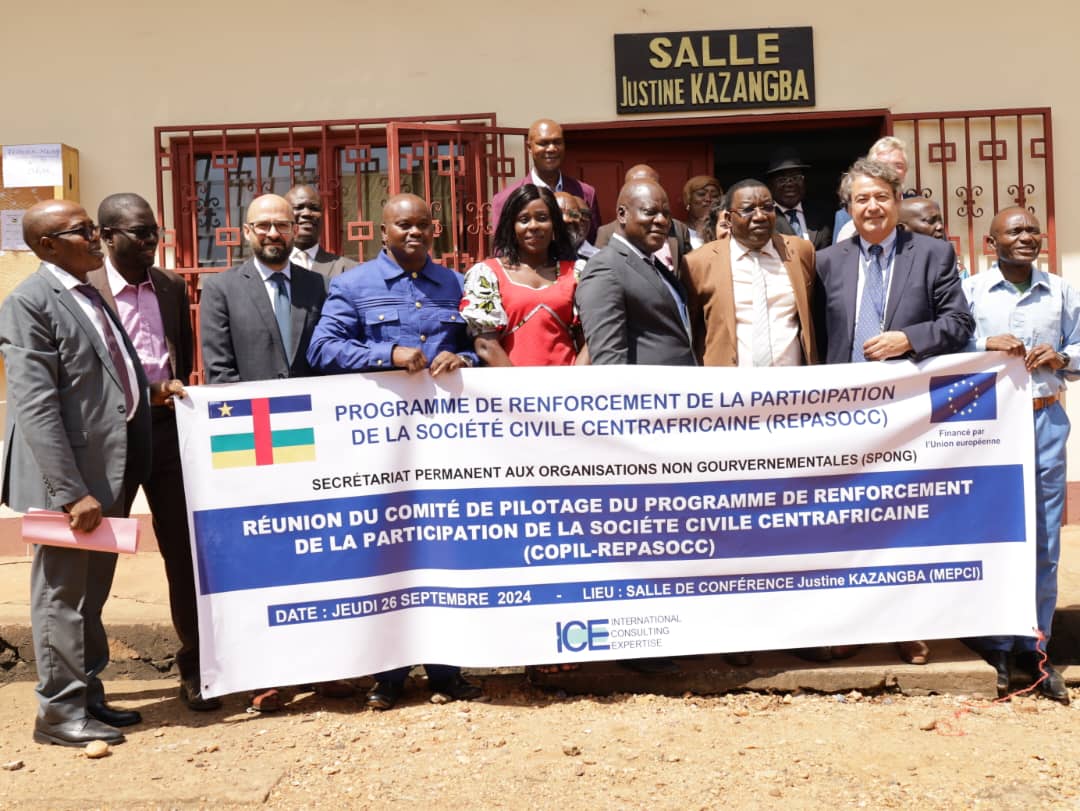 UE_Centrafrique's tweet photo. L'histoire continue. 🇪🇺🇨🇫 L'UE et le MPECI restent aux côtés de la société civile centrafricaine pour renforcer le dialogue pour la paix 🕊️. Ensemble, avançons vers le bien-être du peuple centrafricain 🌍
#IYekeOko 
#Coopération 🤝
#Dialogue 
#OSC https://t.co/CqwxZ3GUxK